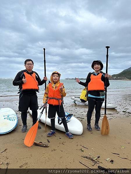 不用擔心不會游泳！福隆雙溪河SUP，教練專業指導，還幫你拍出網美照！