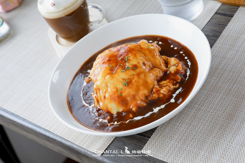 日本北海道公路之旅必訪苫小牧美食，品嚐療癒系貓咪拉花咖啡與冠軍甜點。