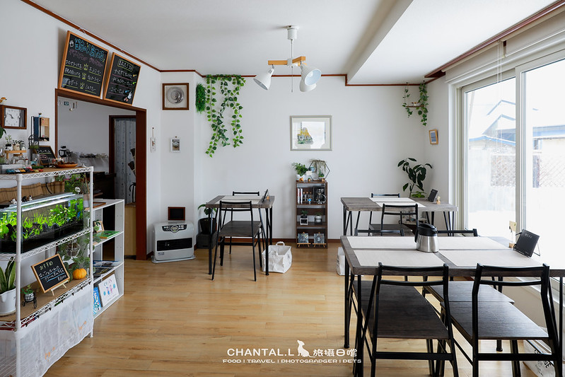 日本北海道公路之旅必訪苫小牧美食，品嚐療癒系貓咪拉花咖啡與冠軍甜點。