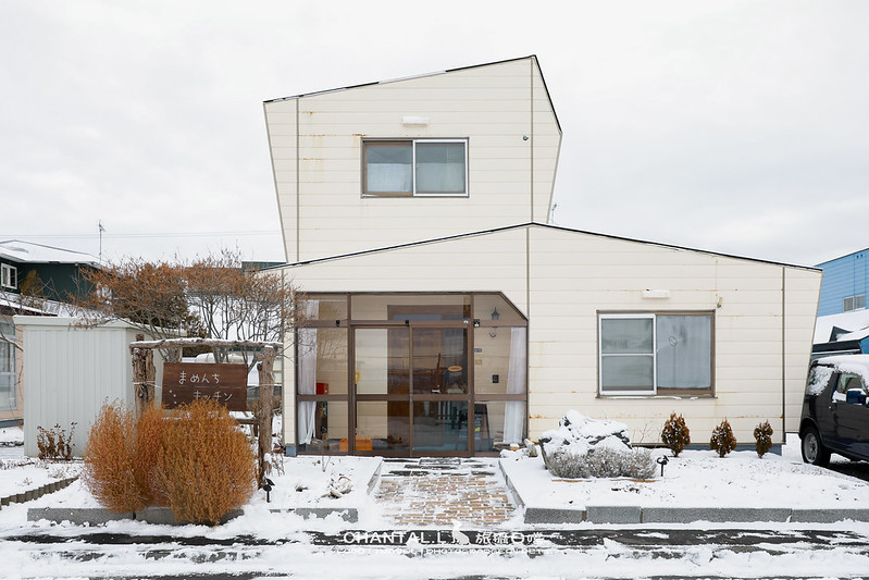 日本北海道公路之旅必訪苫小牧美食，品嚐療癒系貓咪拉花咖啡與冠軍甜點。