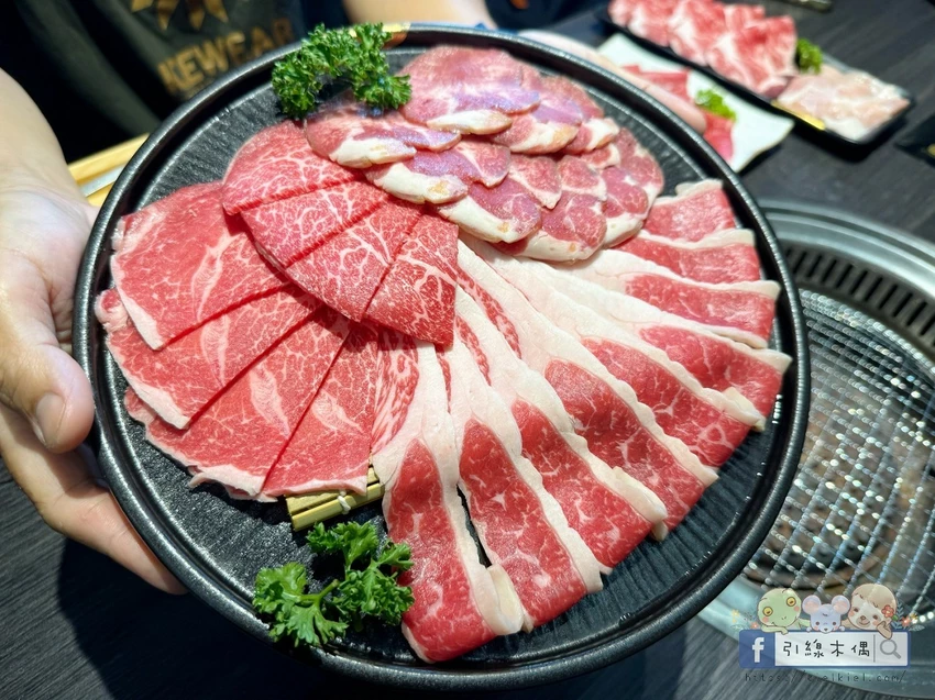 嘉義市西區《好客燒肉嘉義店》不到千元吃和牛?人氣老店全新升級回歸!有酷聖石、火鍋跟上百種食材一次滿足。嘉義生日聚餐燒烤最划算優惠~