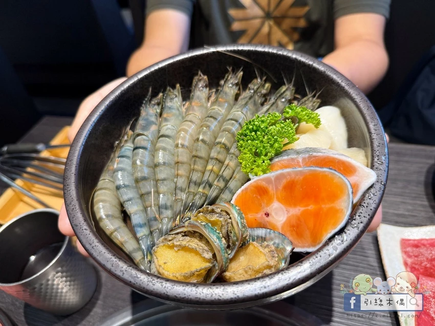 嘉義市西區《好客燒肉嘉義店》不到千元吃和牛?人氣老店全新升級回歸!有酷聖石、火鍋跟上百種食材一次滿足。嘉義生日聚餐燒烤最划算優惠~