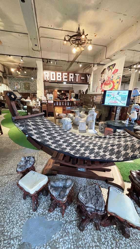 宜蘭Robert Y廢墟暴龍館！實境解謎暴龍的魔法，揭開遠古恐龍化石之謎！