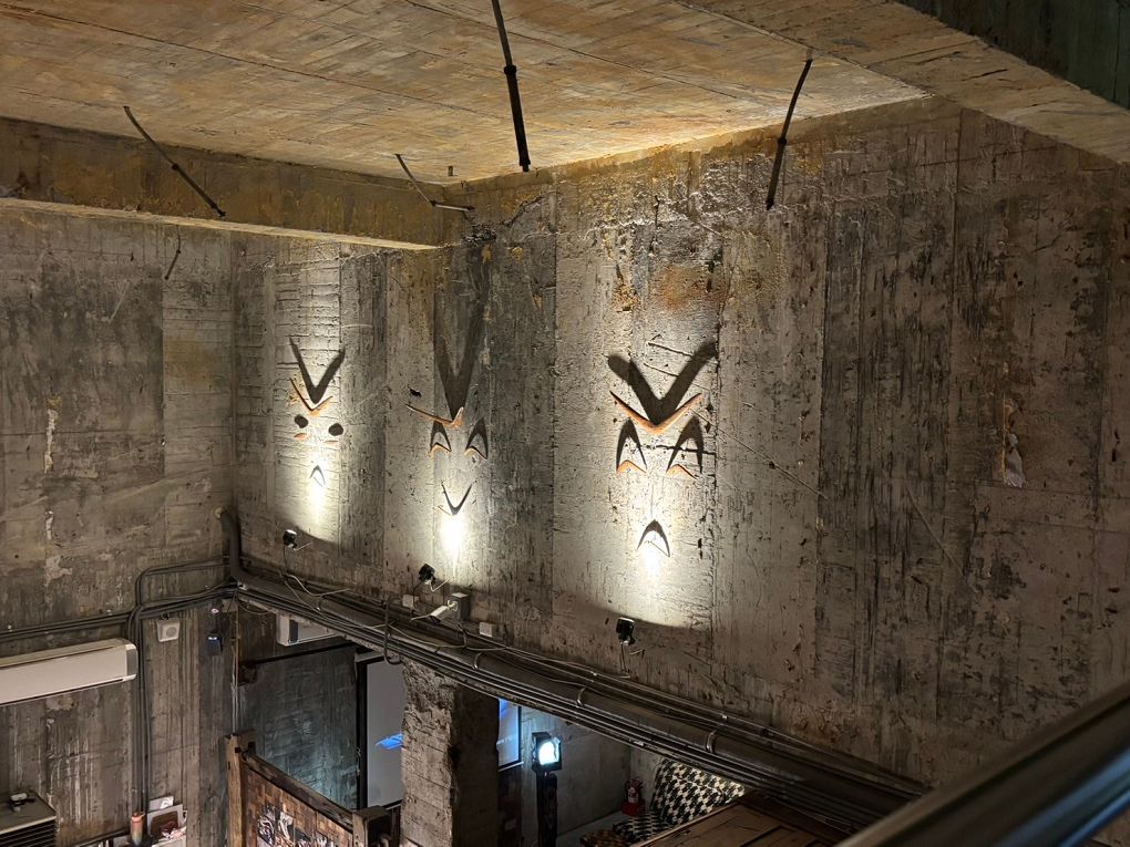 宜蘭Robert Y廢墟暴龍館！實境解謎暴龍的魔法，揭開遠古恐龍化石之謎！