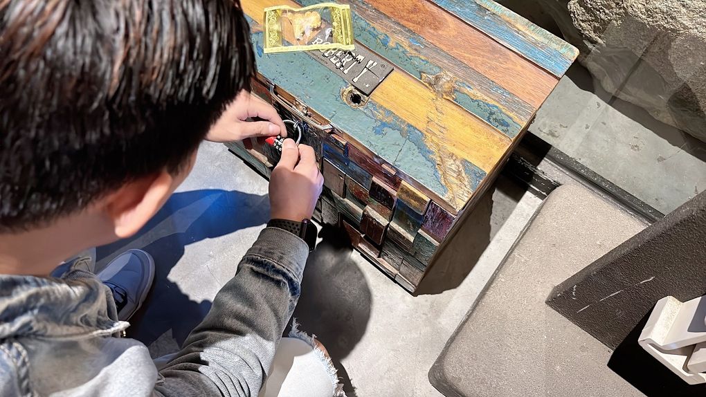 宜蘭Robert Y廢墟暴龍館！實境解謎暴龍的魔法，揭開遠古恐龍化石之謎！