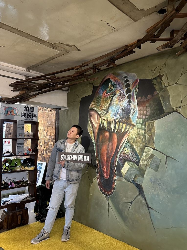 宜蘭Robert Y廢墟暴龍館！實境解謎暴龍的魔法，揭開遠古恐龍化石之謎！