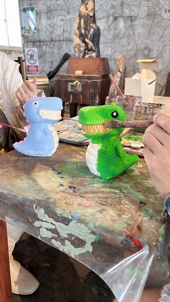 宜蘭Robert Y廢墟暴龍館！實境解謎暴龍的魔法，揭開遠古恐龍化石之謎！