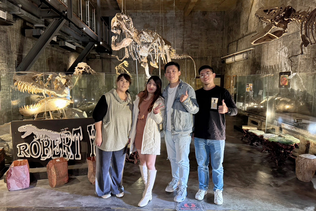 宜蘭Robert Y廢墟暴龍館！實境解謎暴龍的魔法，揭開遠古恐龍化石之謎！