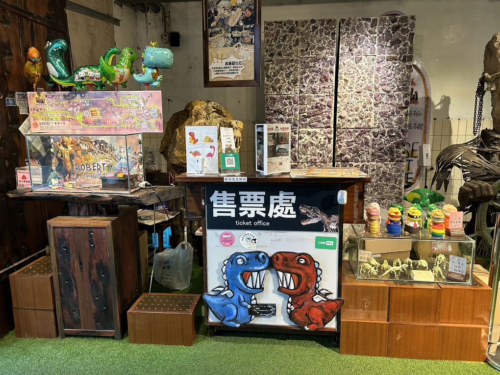 宜蘭Robert Y廢墟暴龍館！實境解謎暴龍的魔法，揭開遠古恐龍化石之謎！