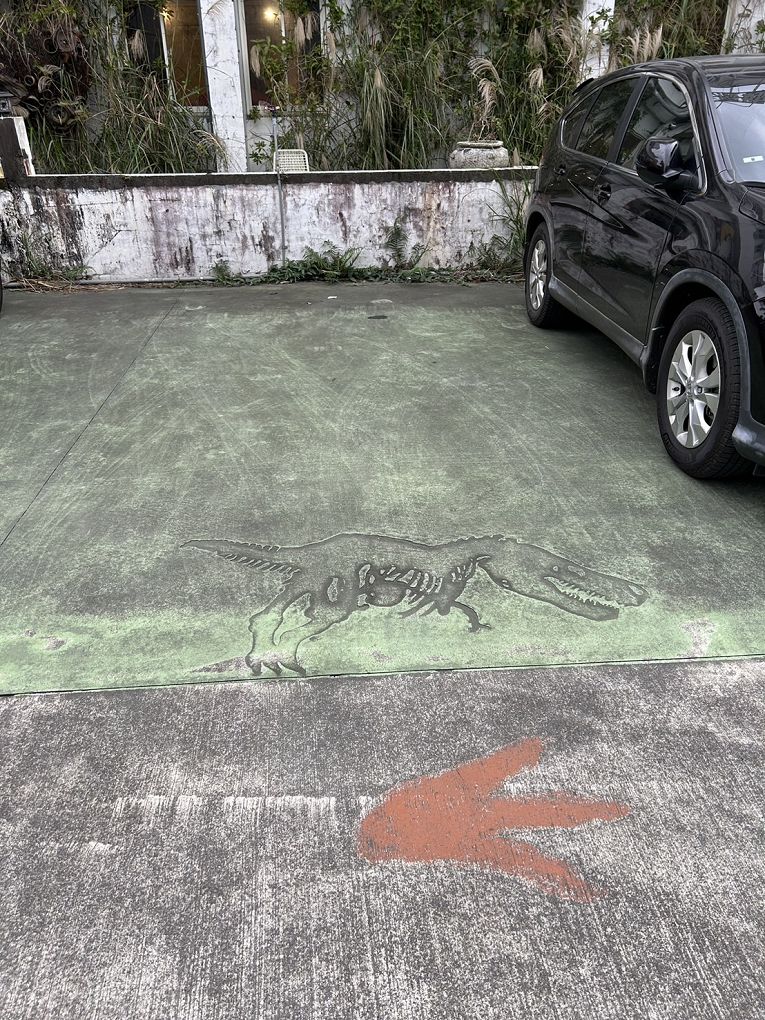 宜蘭Robert Y廢墟暴龍館！實境解謎暴龍的魔法，揭開遠古恐龍化石之謎！