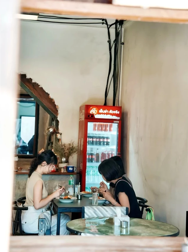 泰國🇹🇭清邁大學生最愛的打拋豬飯！