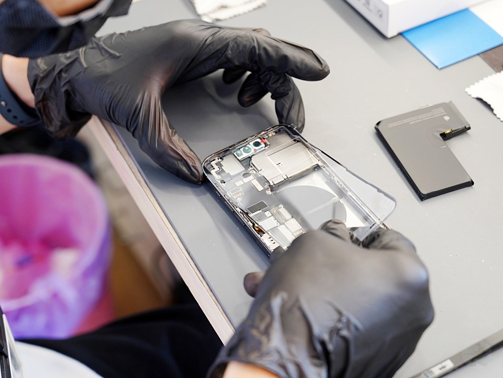 【台中 iPhone 維修推薦】鼎威維修 iPhone 14 Pro 換電池＋深層清潔、防水膠完整攻略
