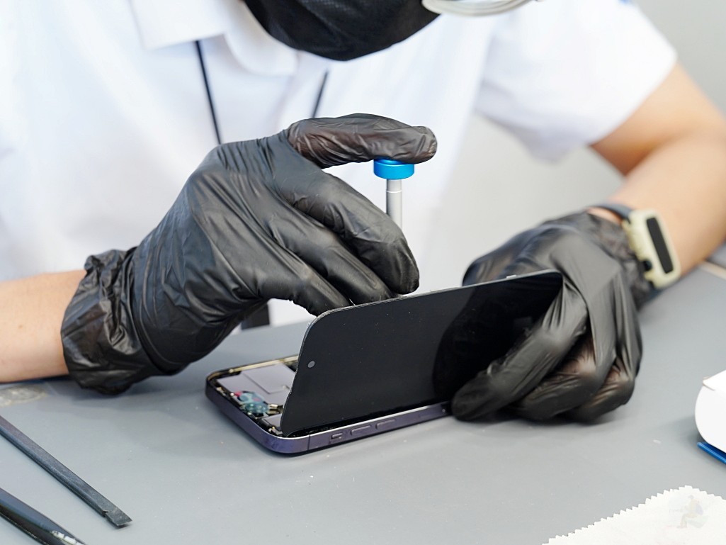 【台中 iPhone 維修推薦】鼎威維修 iPhone 14 Pro 換電池＋深層清潔、防水膠完整攻略