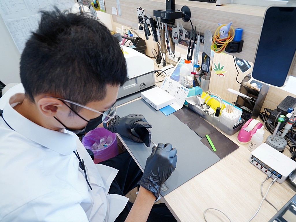 【台中 iPhone 維修推薦】鼎威維修 iPhone 14 Pro 換電池＋深層清潔、防水膠完整攻略