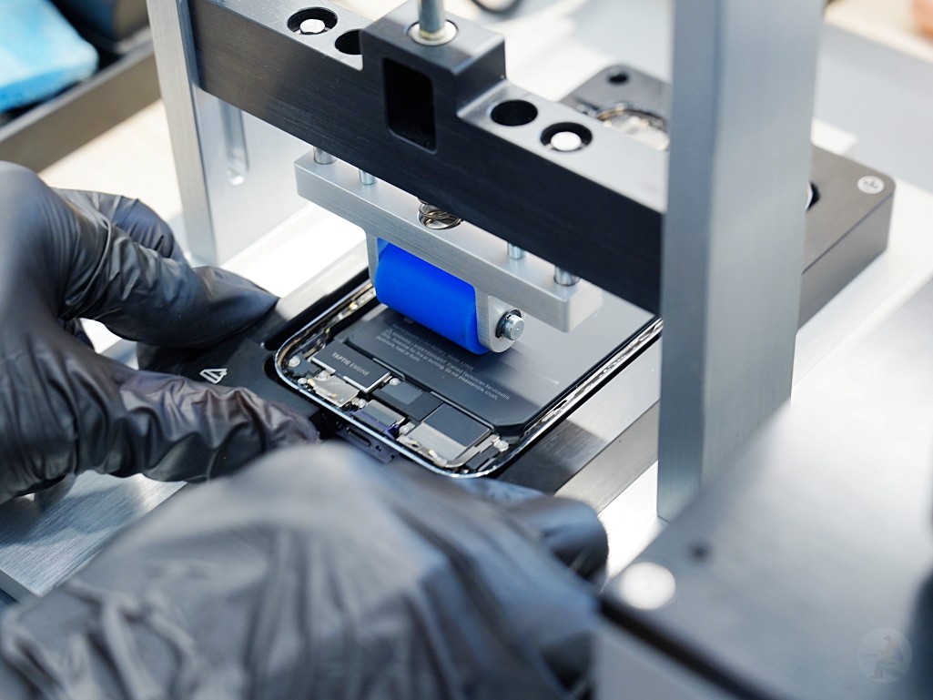 【台中 iPhone 維修推薦】鼎威維修 iPhone 14 Pro 換電池＋深層清潔、防水膠完整攻略