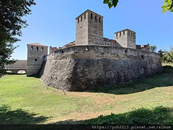 進入保加利亞邊界城鎮維丁，走逛多瑙河邊巴巴維達城堡