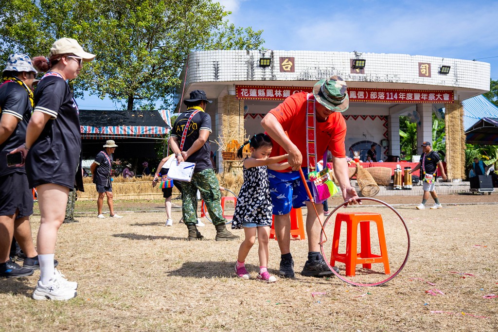 繁花盛開在吉娜魯岸，歡迎來到2025年鳳信部落豐年祭！內有飲酒議題請注意喝酒不開車開車不喝酒！ @圍事小哥的幸福相框