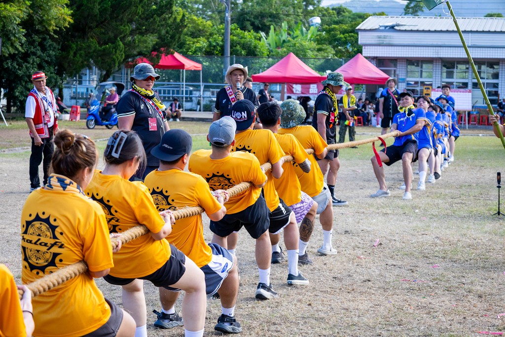 繁花盛開在吉娜魯岸，歡迎來到2025年鳳信部落豐年祭！內有飲酒議題請注意喝酒不開車開車不喝酒！ @圍事小哥的幸福相框