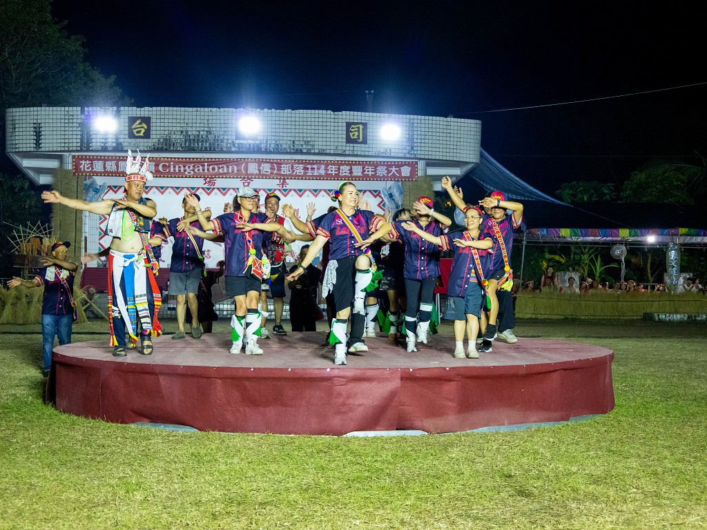 繁花盛開在吉娜魯岸，歡迎來到2025年鳳信部落豐年祭！內有飲酒議題請注意喝酒不開車開車不喝酒！ @圍事小哥的幸福相框