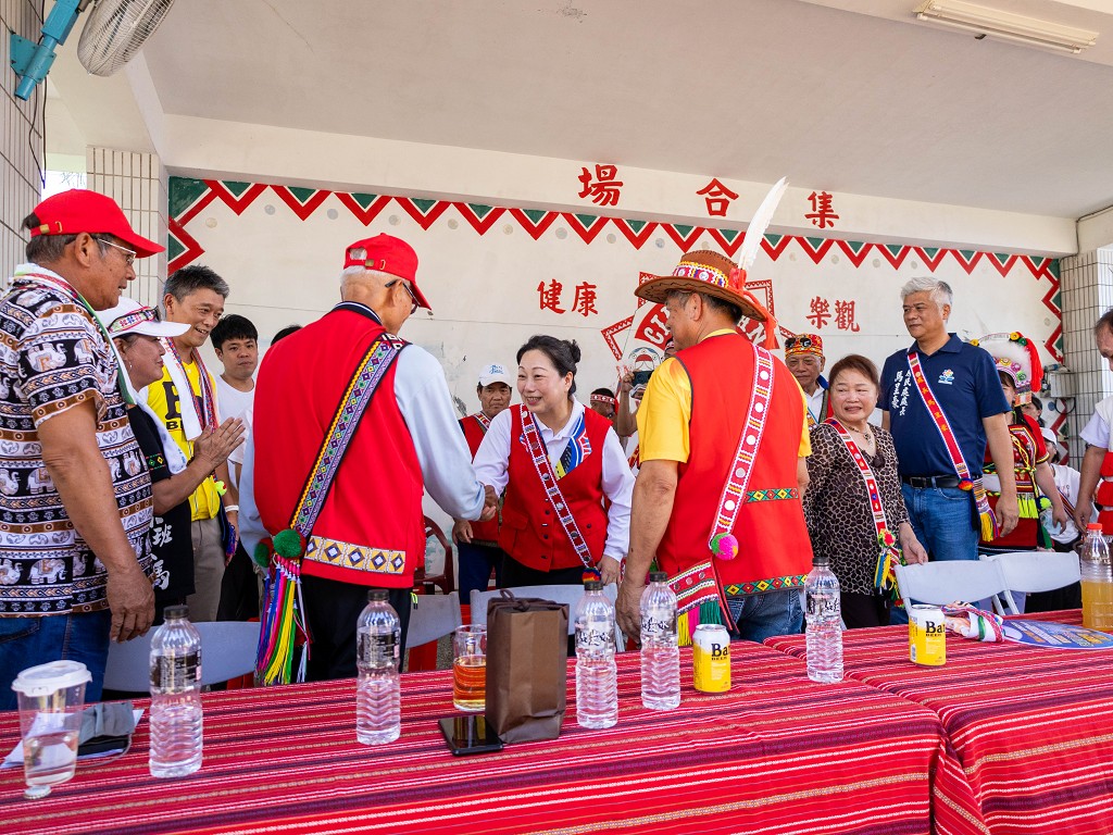 繁花盛開在吉娜魯岸，歡迎來到2025年鳳信部落豐年祭！內有飲酒議題請注意喝酒不開車開車不喝酒！ @圍事小哥的幸福相框