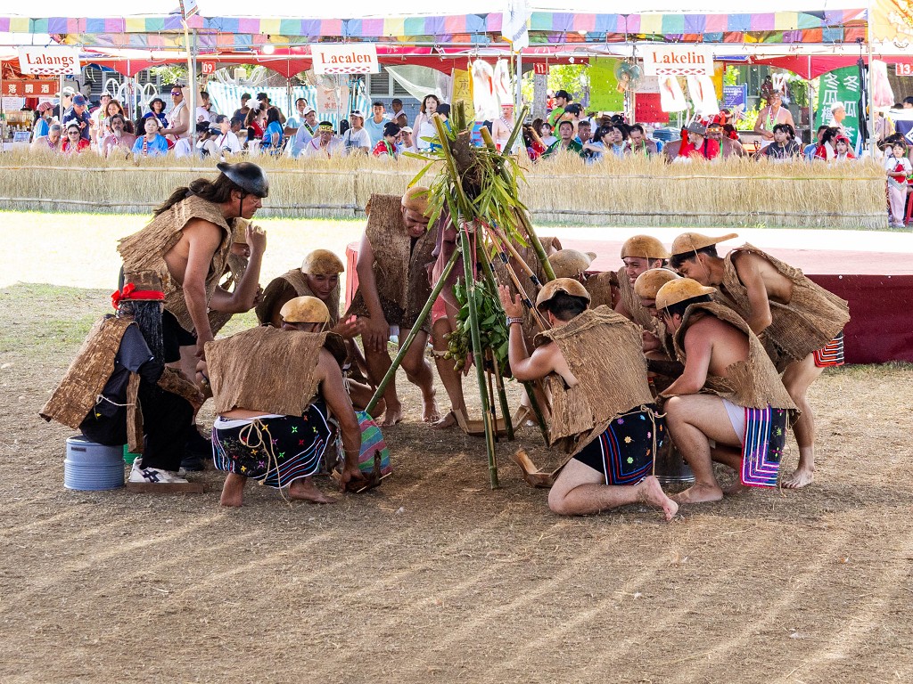 繁花盛開在吉娜魯岸，歡迎來到2025年鳳信部落豐年祭！內有飲酒議題請注意喝酒不開車開車不喝酒！ @圍事小哥的幸福相框