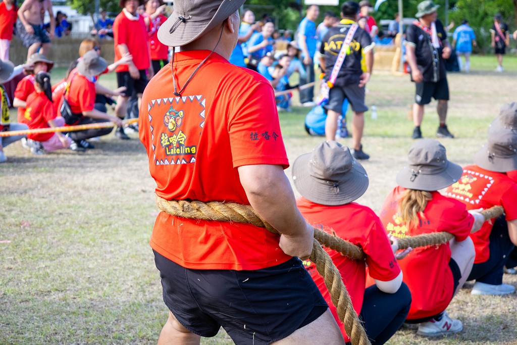 繁花盛開在吉娜魯岸，歡迎來到2025年鳳信部落豐年祭！內有飲酒議題請注意喝酒不開車開車不喝酒！ @圍事小哥的幸福相框