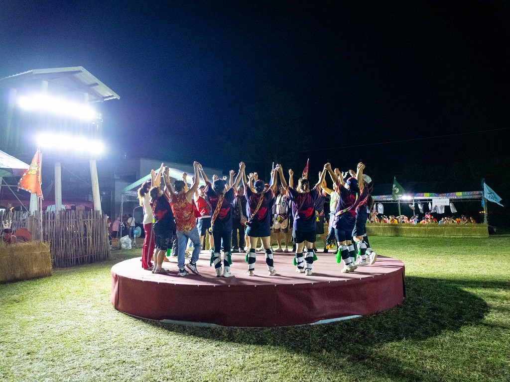 繁花盛開在吉娜魯岸，歡迎來到2025年鳳信部落豐年祭！內有飲酒議題請注意喝酒不開車開車不喝酒！ @圍事小哥的幸福相框