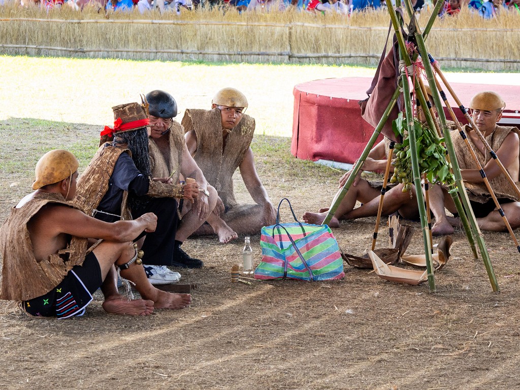 繁花盛開在吉娜魯岸，歡迎來到2025年鳳信部落豐年祭！內有飲酒議題請注意喝酒不開車開車不喝酒！ @圍事小哥的幸福相框