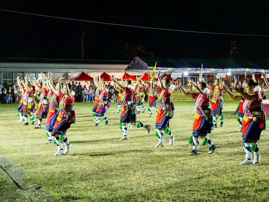 繁花盛開在吉娜魯岸，歡迎來到2025年鳳信部落豐年祭！內有飲酒議題請注意喝酒不開車開車不喝酒！ @圍事小哥的幸福相框
