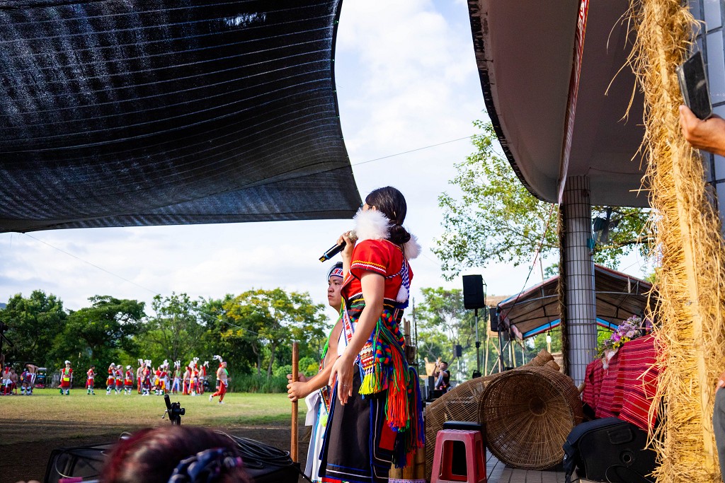 繁花盛開在吉娜魯岸，歡迎來到2025年鳳信部落豐年祭！內有飲酒議題請注意喝酒不開車開車不喝酒！ @圍事小哥的幸福相框