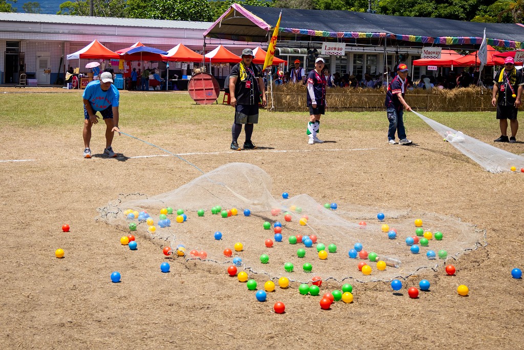 繁花盛開在吉娜魯岸，歡迎來到2025年鳳信部落豐年祭！內有飲酒議題請注意喝酒不開車開車不喝酒！ @圍事小哥的幸福相框