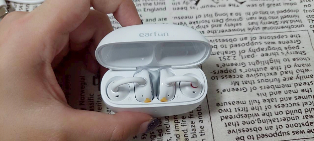 3C開箱｜開放夾扣式藍牙耳機推薦，EarFun Clip 開