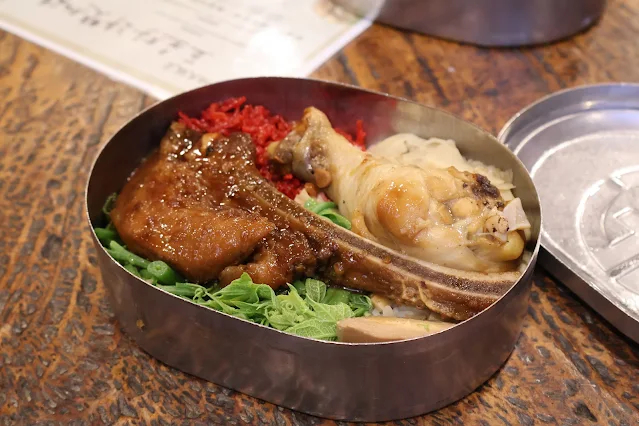 奮起湖老街 (阿里山國家風景區) - 奮起湖大飯店 - 奮起湖便當盒 - 戰斧豬排