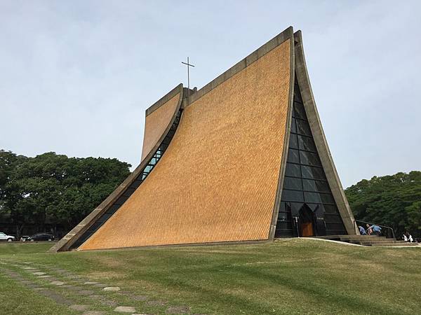 台中一日輕旅行_秋紅谷、東海大學、彩虹村、台中國家歌劇院、逢甲夜市