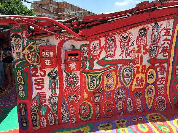 台中一日輕旅行_秋紅谷、東海大學、彩虹村、台中國家歌劇院、逢甲夜市