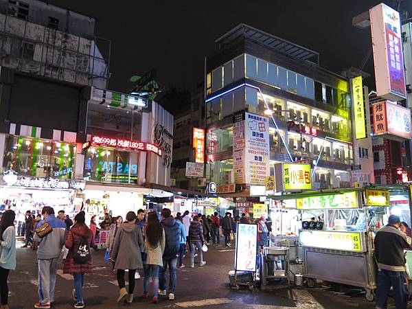 台中北區半日遊_台中公園、中友百貨、香蕉新樂園、一中街夜市
