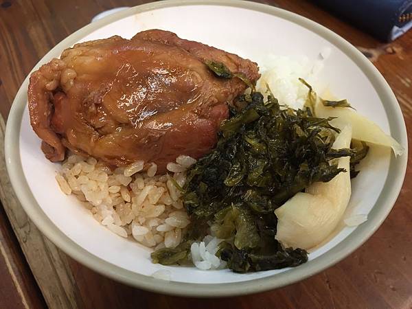 台中一日輕旅行_秋紅谷、東海大學、彩虹村、台中國家歌劇院、逢甲夜市