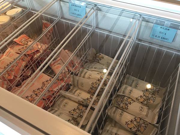 台中一日輕旅行_秋紅谷、東海大學、彩虹村、台中國家歌劇院、逢甲夜市