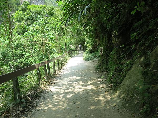 花蓮_小資女兩天一夜自助行(太魯閣砂卡噹、七星潭)