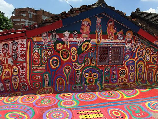 台中一日輕旅行_秋紅谷、東海大學、彩虹村、台中國家歌劇院、逢甲夜市