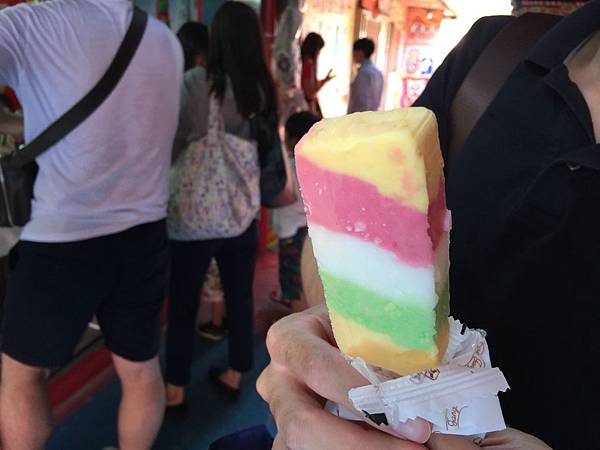 台中一日輕旅行_秋紅谷、東海大學、彩虹村、台中國家歌劇院、逢甲夜市