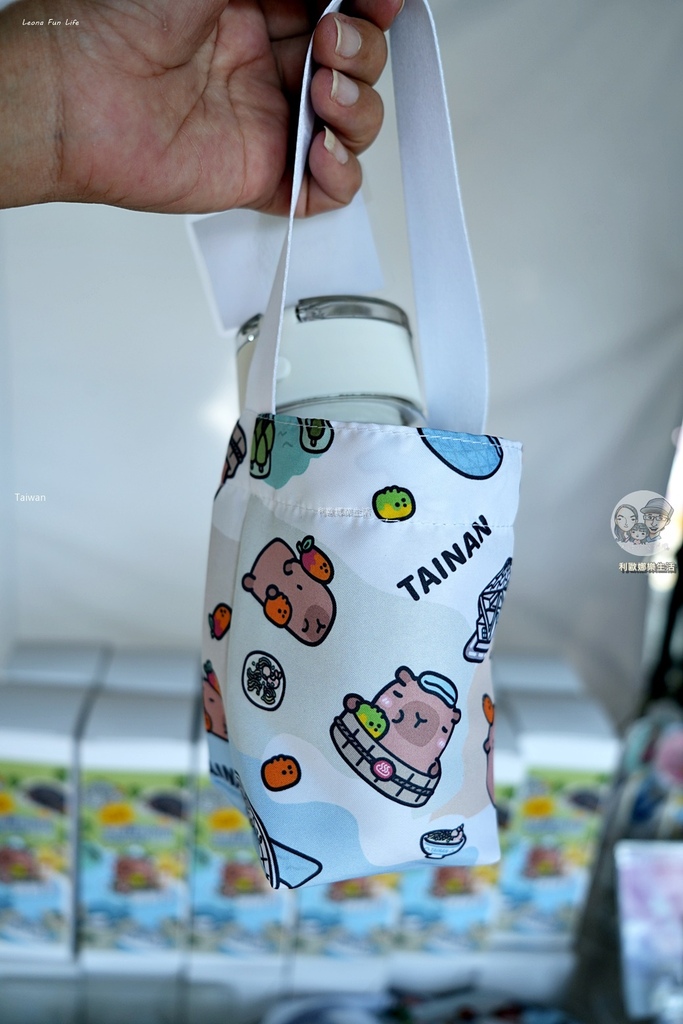 卡比胖拉出沒安平漁人碼頭!巨型水豚裝置 燈光秀超好拍,必訪台南景點攻略。