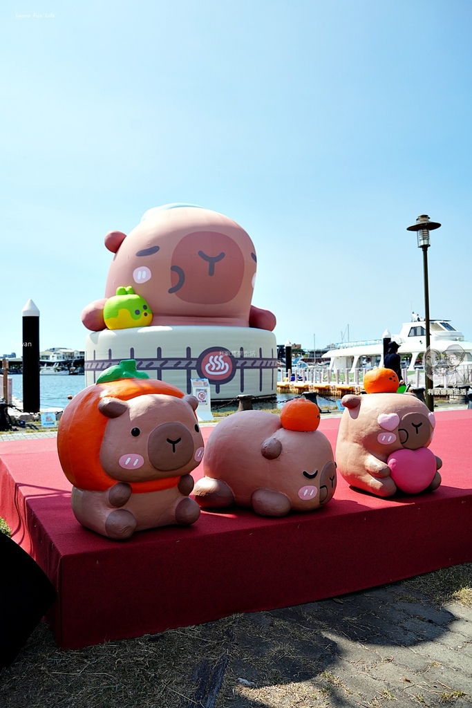 卡比胖拉出沒安平漁人碼頭!巨型水豚裝置 燈光秀超好拍,必訪台南景點攻略。