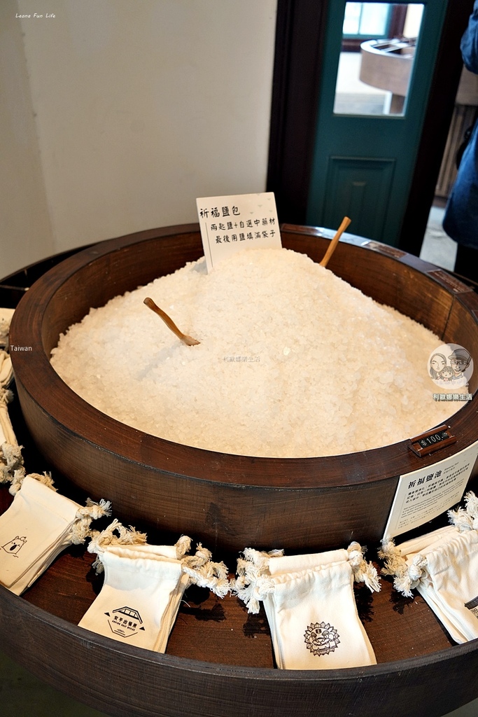 卡比胖拉出沒安平漁人碼頭!巨型水豚裝置 燈光秀超好拍,必訪台南景點攻略。