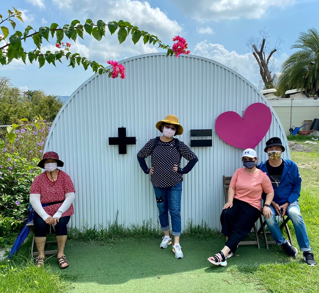 彰化員林最美打卡景點！琉璃仙境必拍粉紅教堂、精靈哈比屋，門票資訊攻略。