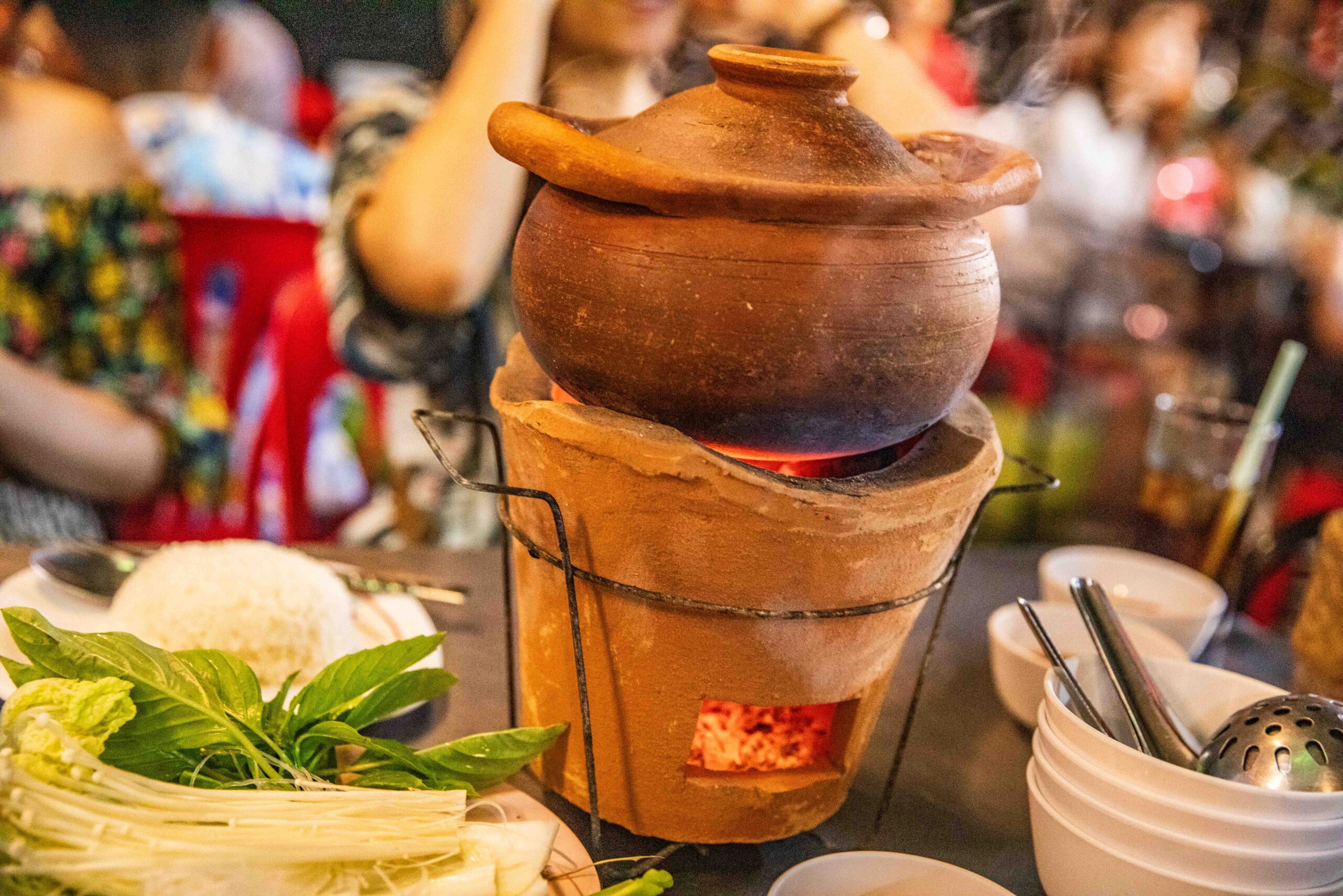 曼谷在地人激推！泰國Chim Chum Suthiporn陶罐小火鍋，必吃泰式街邊大排檔。