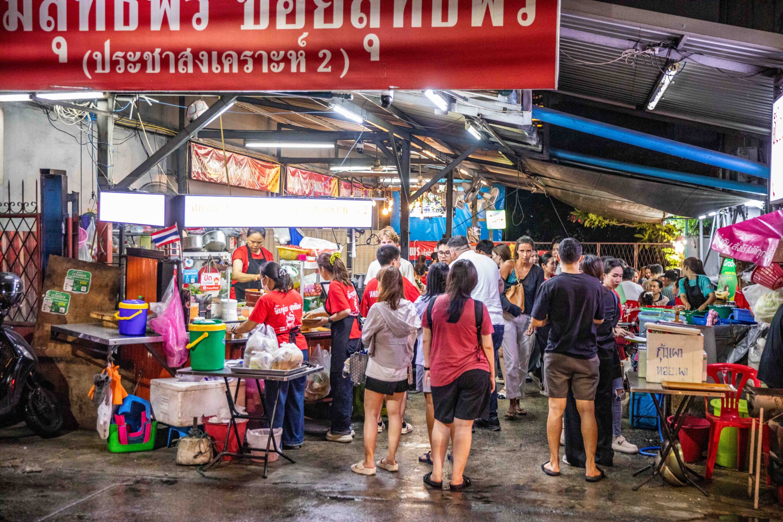 曼谷在地人激推！泰國Chim Chum Suthiporn陶罐小火鍋，必吃泰式街邊大排檔。