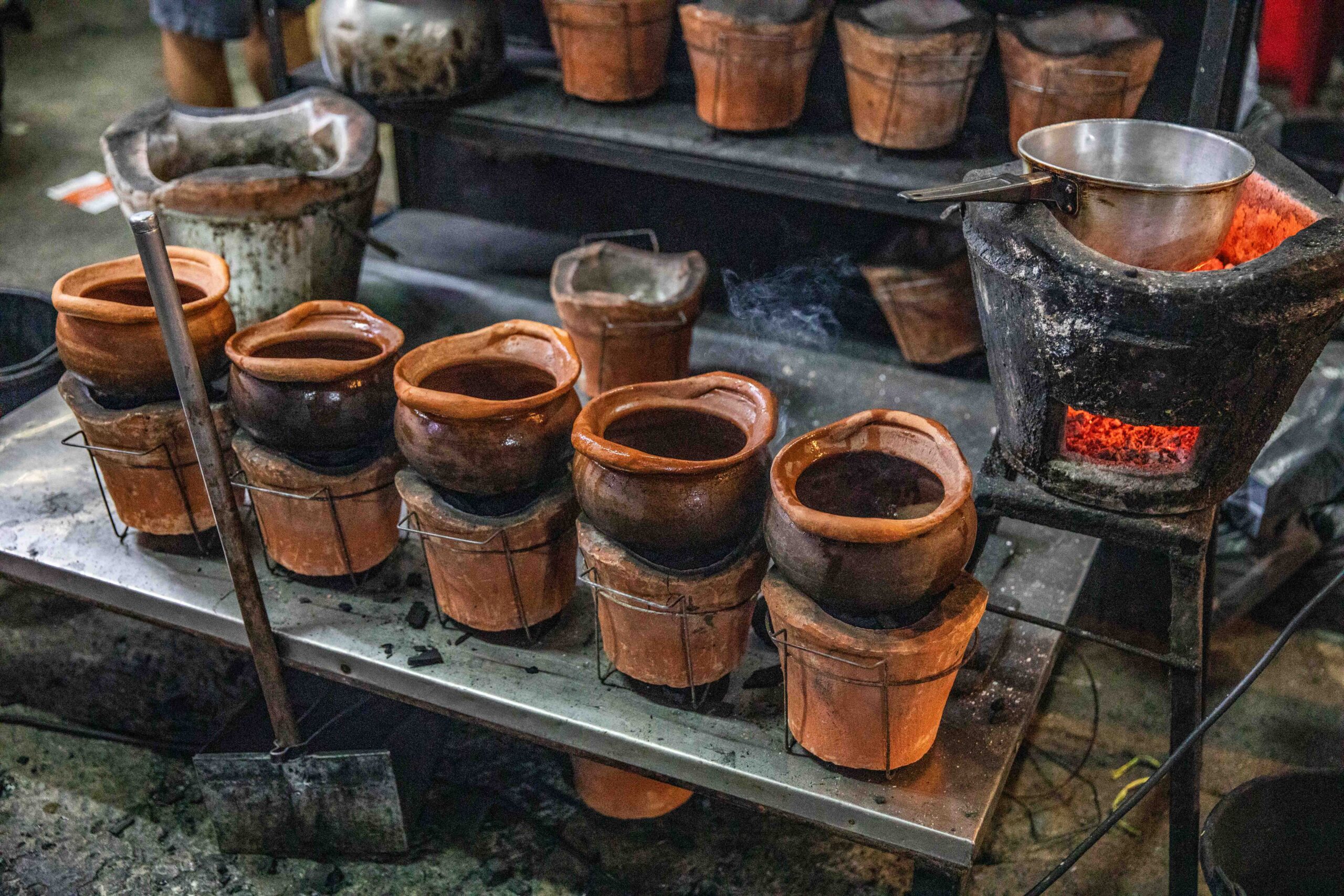 曼谷在地人激推！泰國Chim Chum Suthiporn陶罐小火鍋，必吃泰式街邊大排檔。