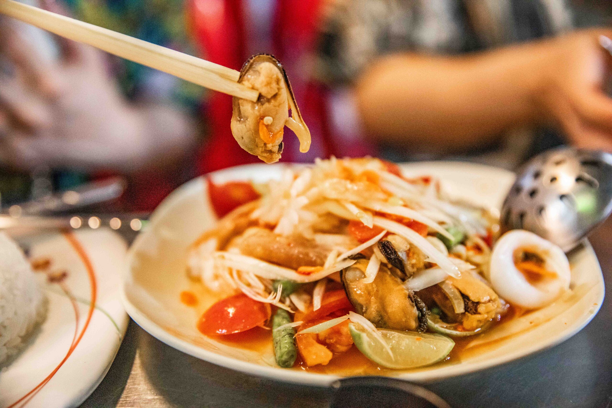 曼谷在地人激推！泰國Chim Chum Suthiporn陶罐小火鍋，必吃泰式街邊大排檔。