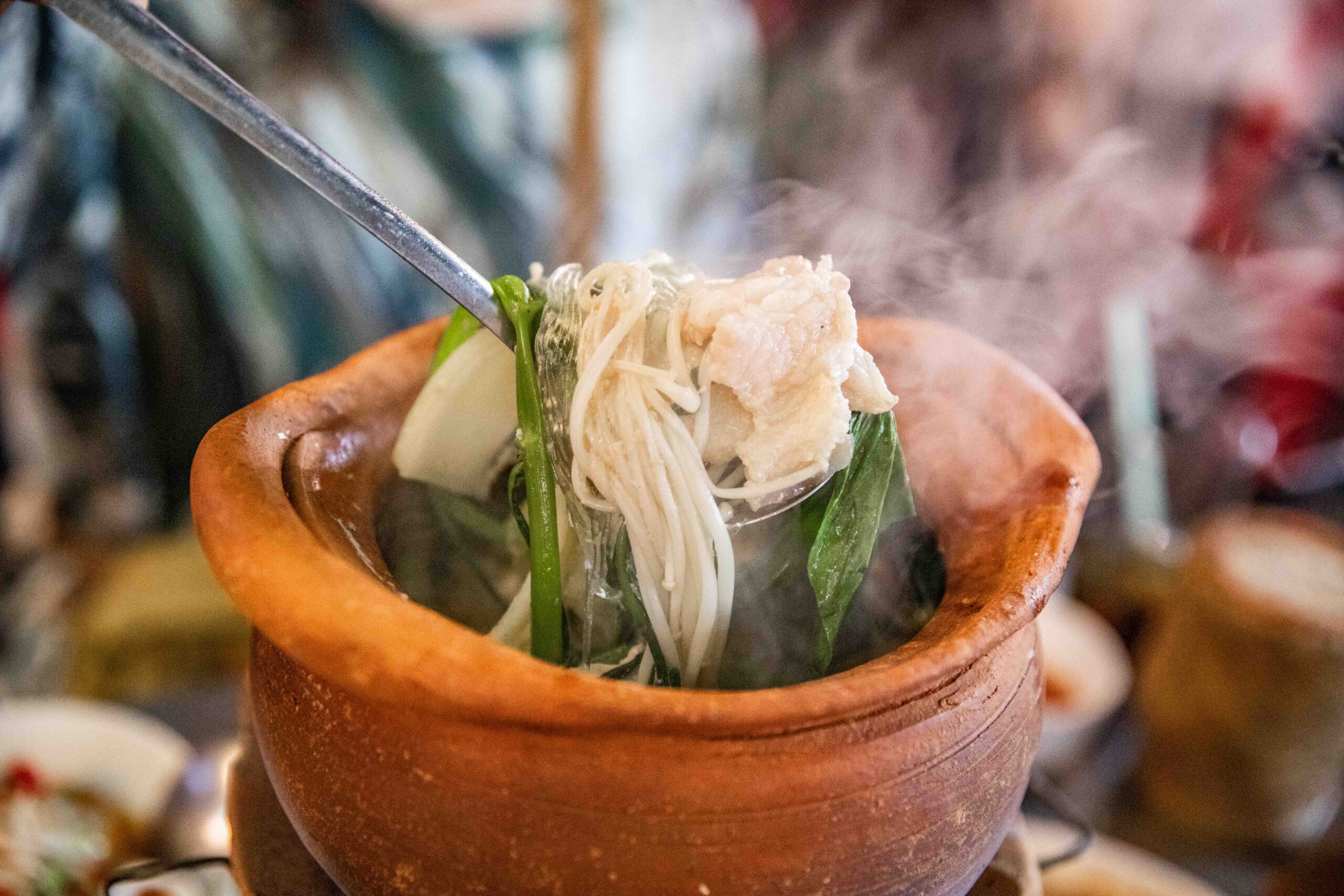 曼谷在地人激推！泰國Chim Chum Suthiporn陶罐小火鍋，必吃泰式街邊大排檔。